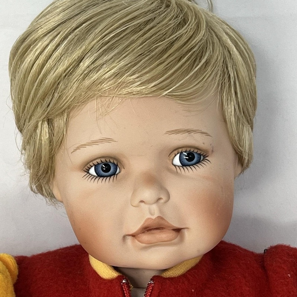 Winnie The Pooh Ashton Drake Cindy McClure Baby Doll w Plush Bear Disney EUC 15" - Picture 2 of 13